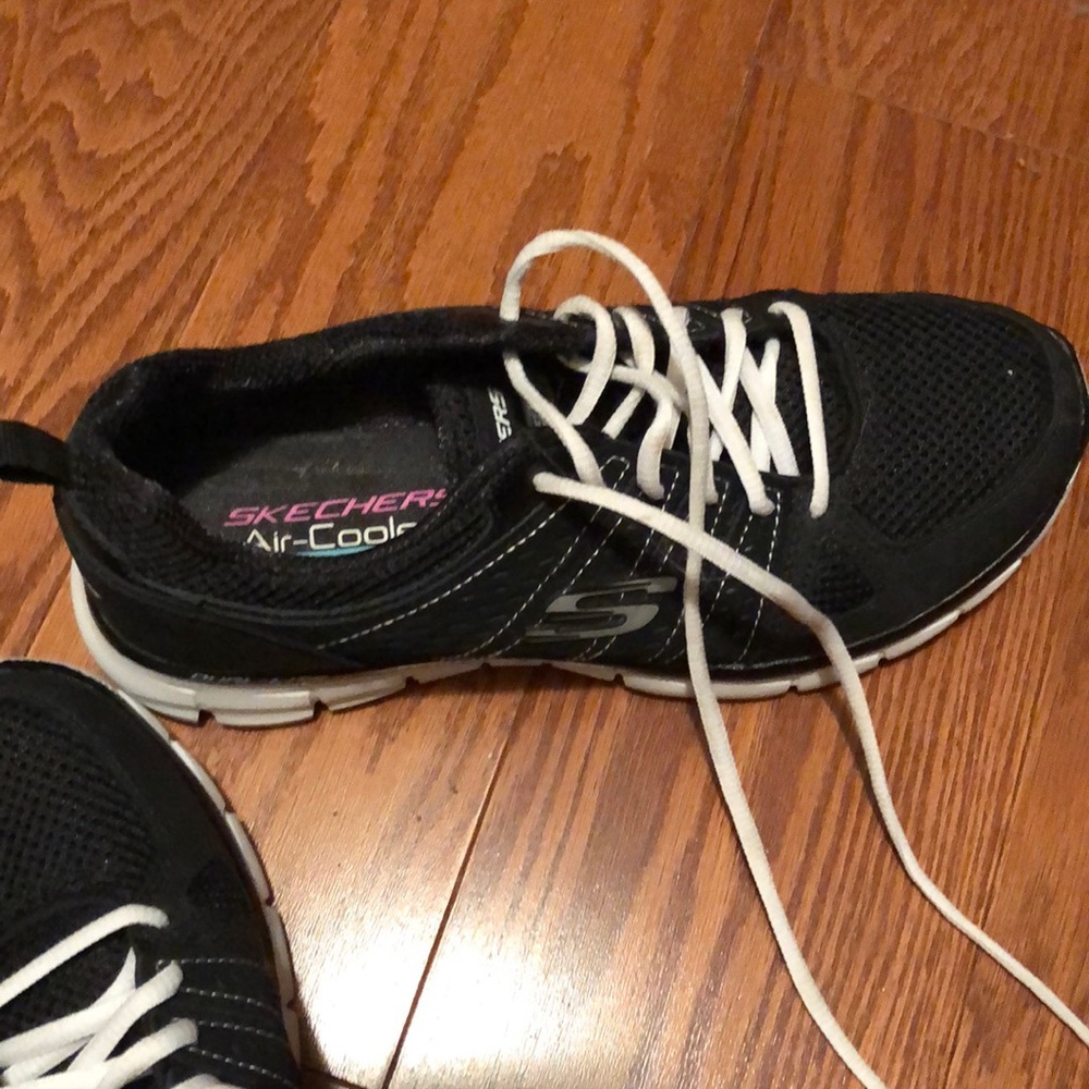 Sketchers memory foam shoe size 7 women